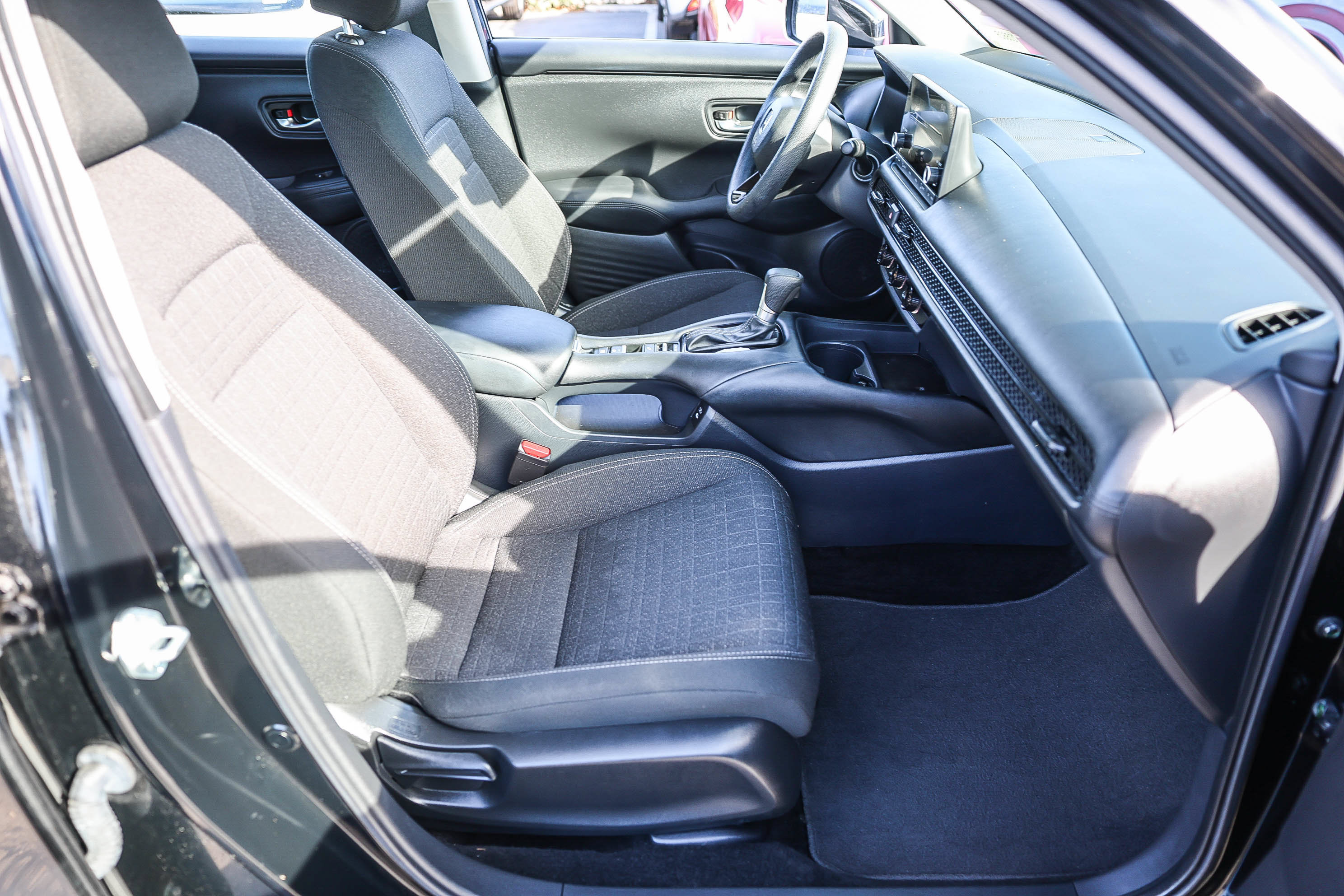 Certified 2025 Honda HR-V LX image 8