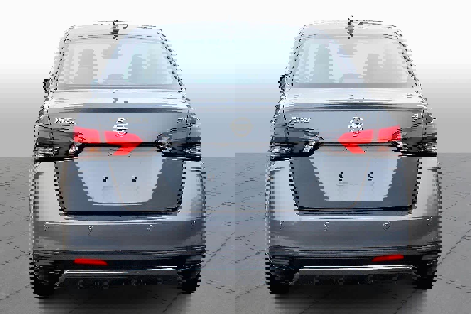 Used 2021 Nissan Versa SV image 4