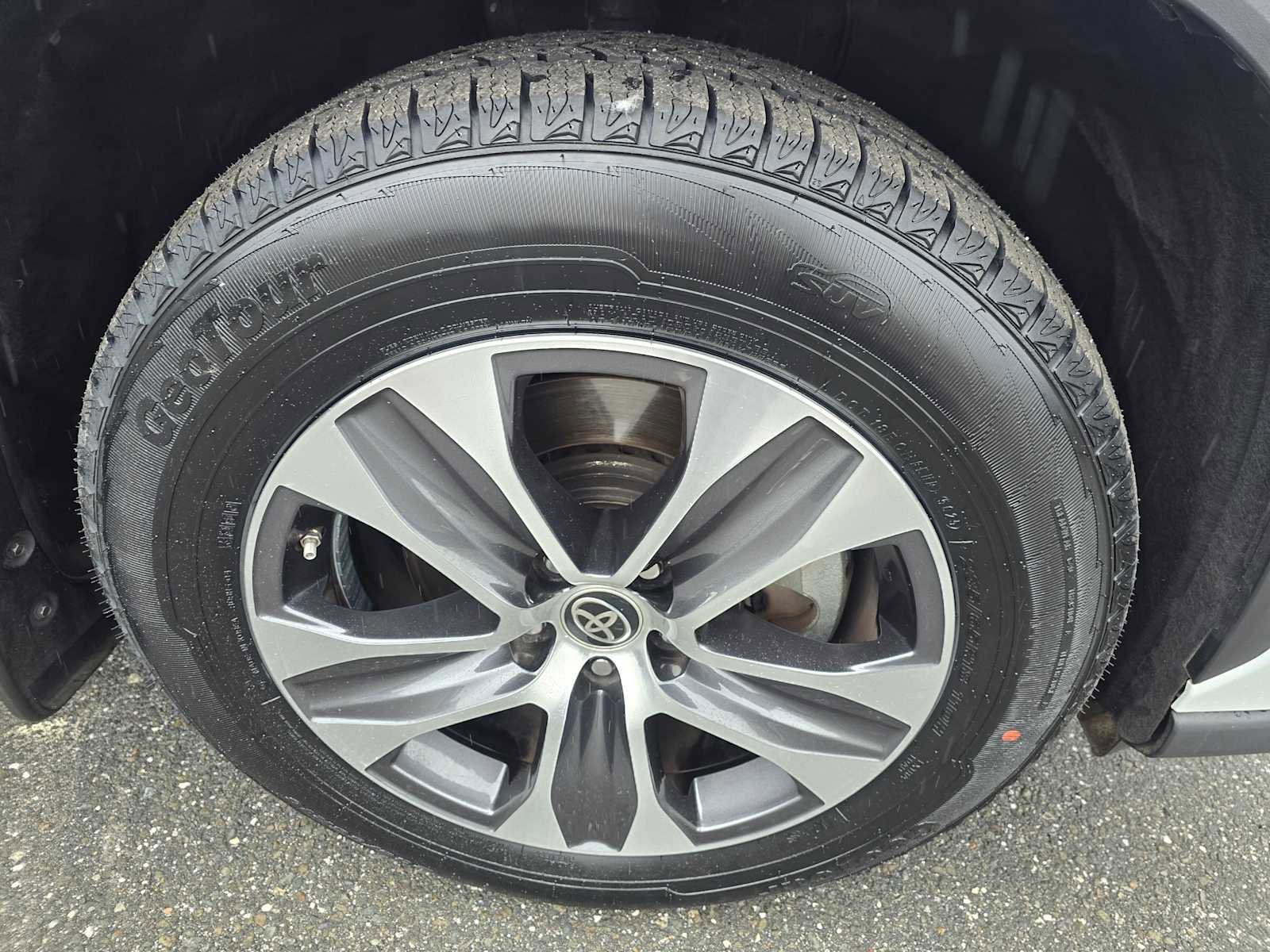 Used 2023 Toyota Highlander XLE FWD image 9