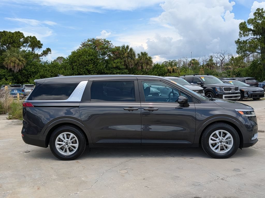 Certified 2024 Kia Carnival LX FWD image 9