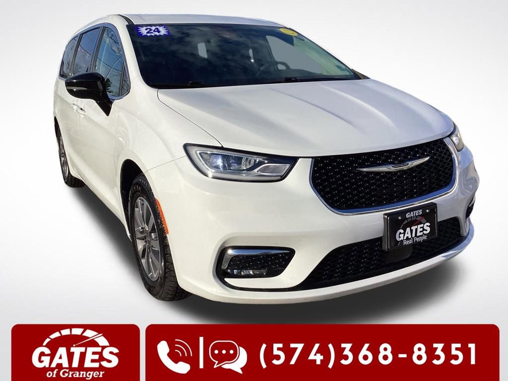 Used 2024 Chrysler Pacifica Select image 1