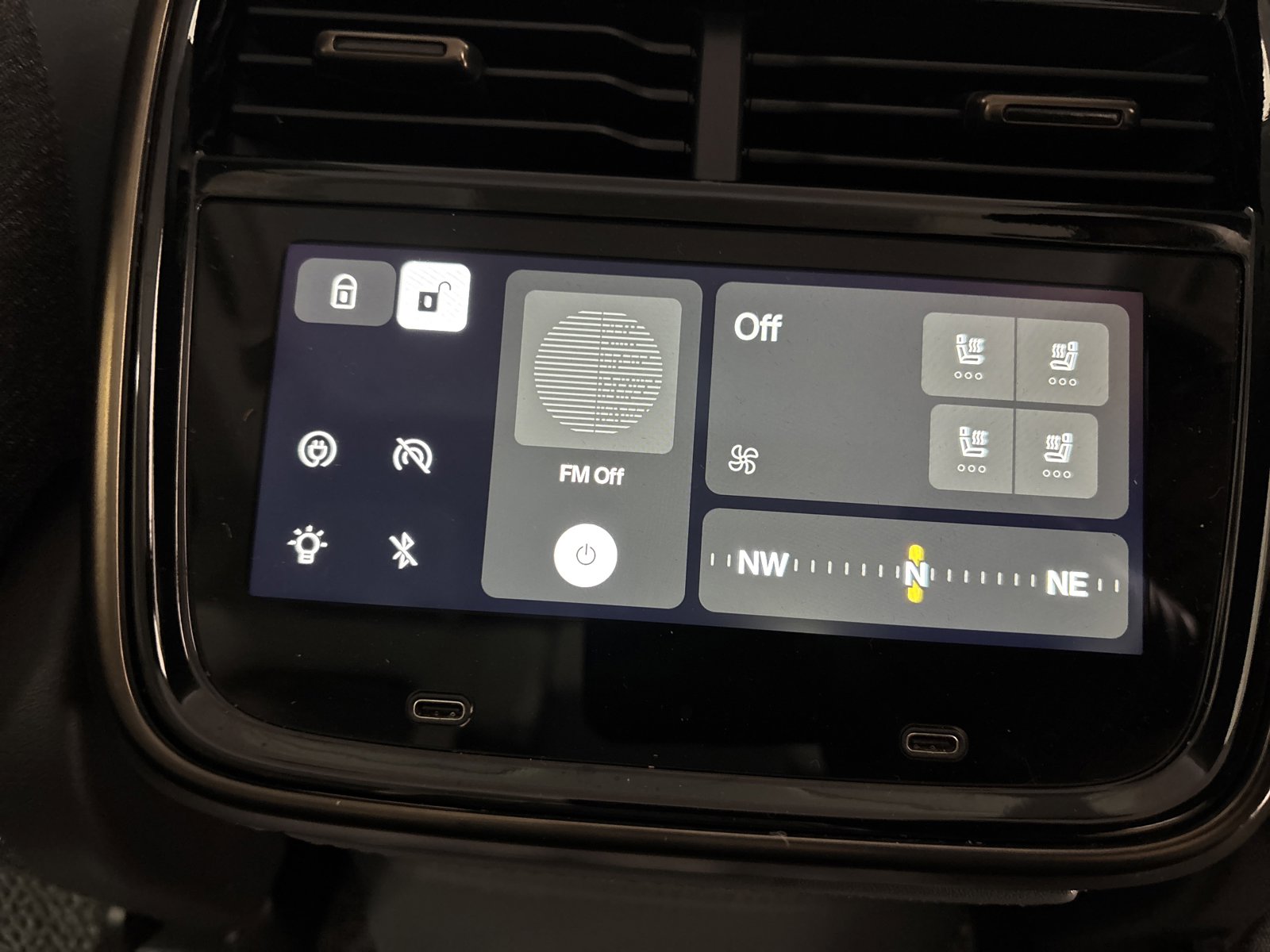 Used 2025 Rivian R1S Premium image 30