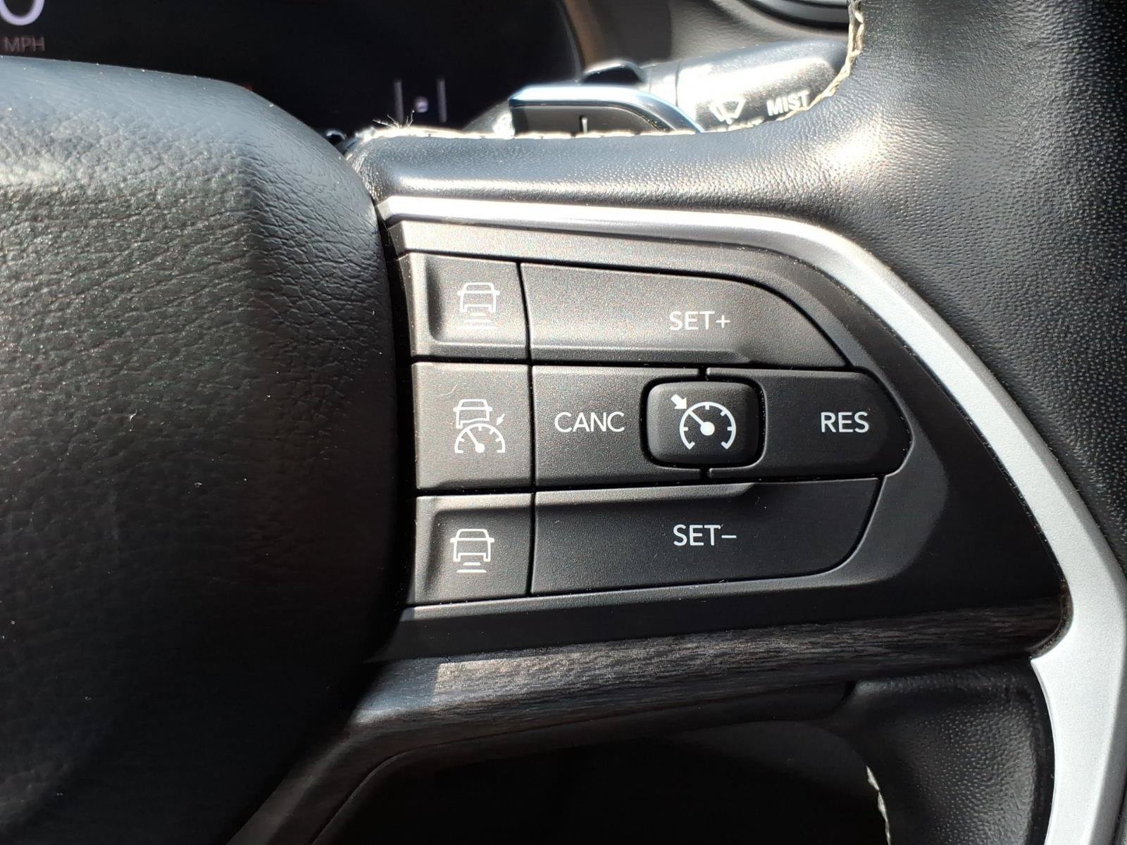 Used 2021 Jeep Grand Cherokee L Limited AWD/4WD image 16