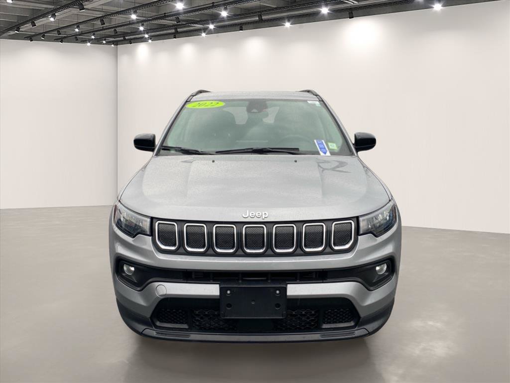 Used 2022 Jeep Compass Latitude w/ Convenience Group AWD/4WD image 2