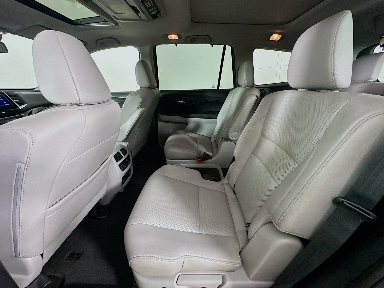 Used 2016 Honda Pilot Elite image 37
