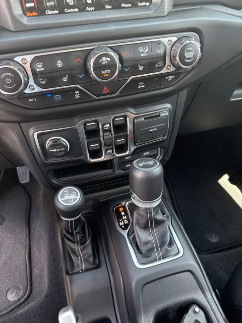 Used 2023 Jeep Wrangler Unlimited Sahara w/ Cold Weather Group AWD/4WD image 19