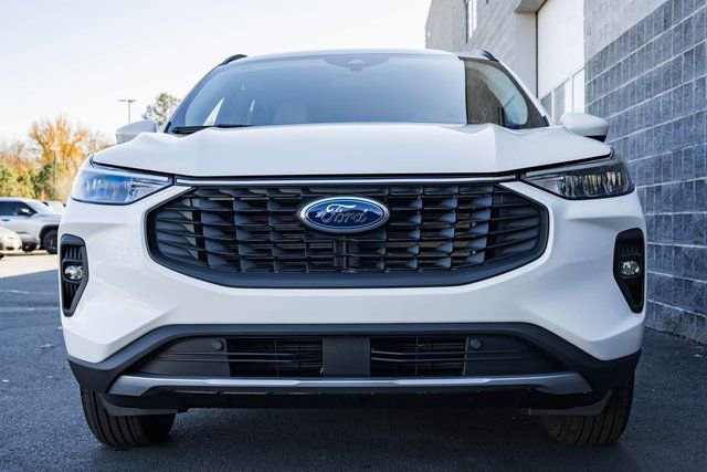 New 2026 Ford Escape SE w/ Class II Trailer Tow Package image 3