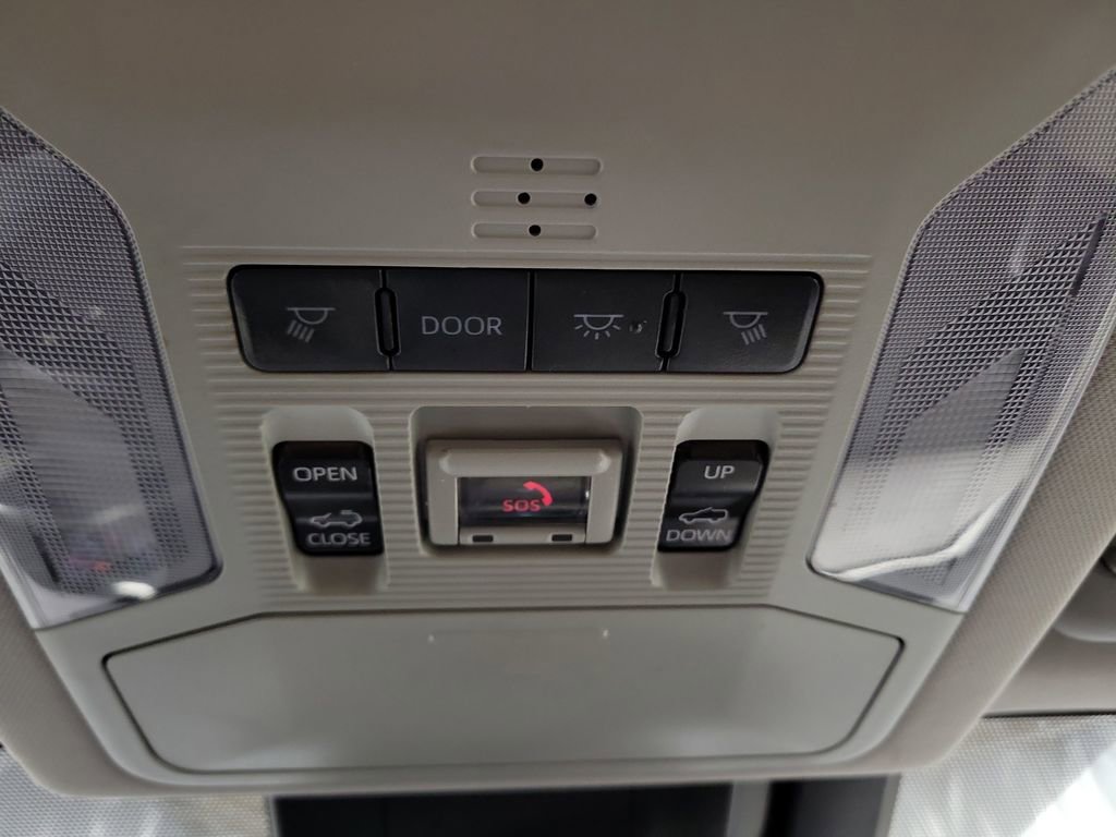 Used 2022 Toyota RAV4 XLE Premium image 20