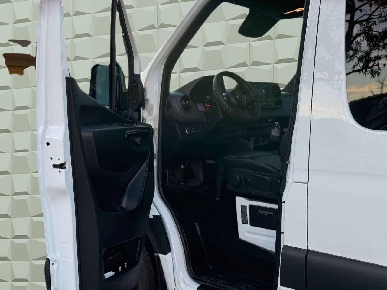 Used 2020 Mercedes-Benz Sprinter 3500 image 9