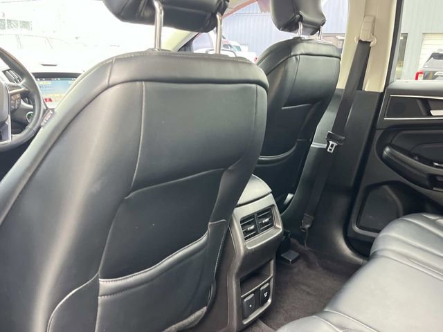 Used 2017 Ford Edge Titanium w/ Technology Package FWD image 24