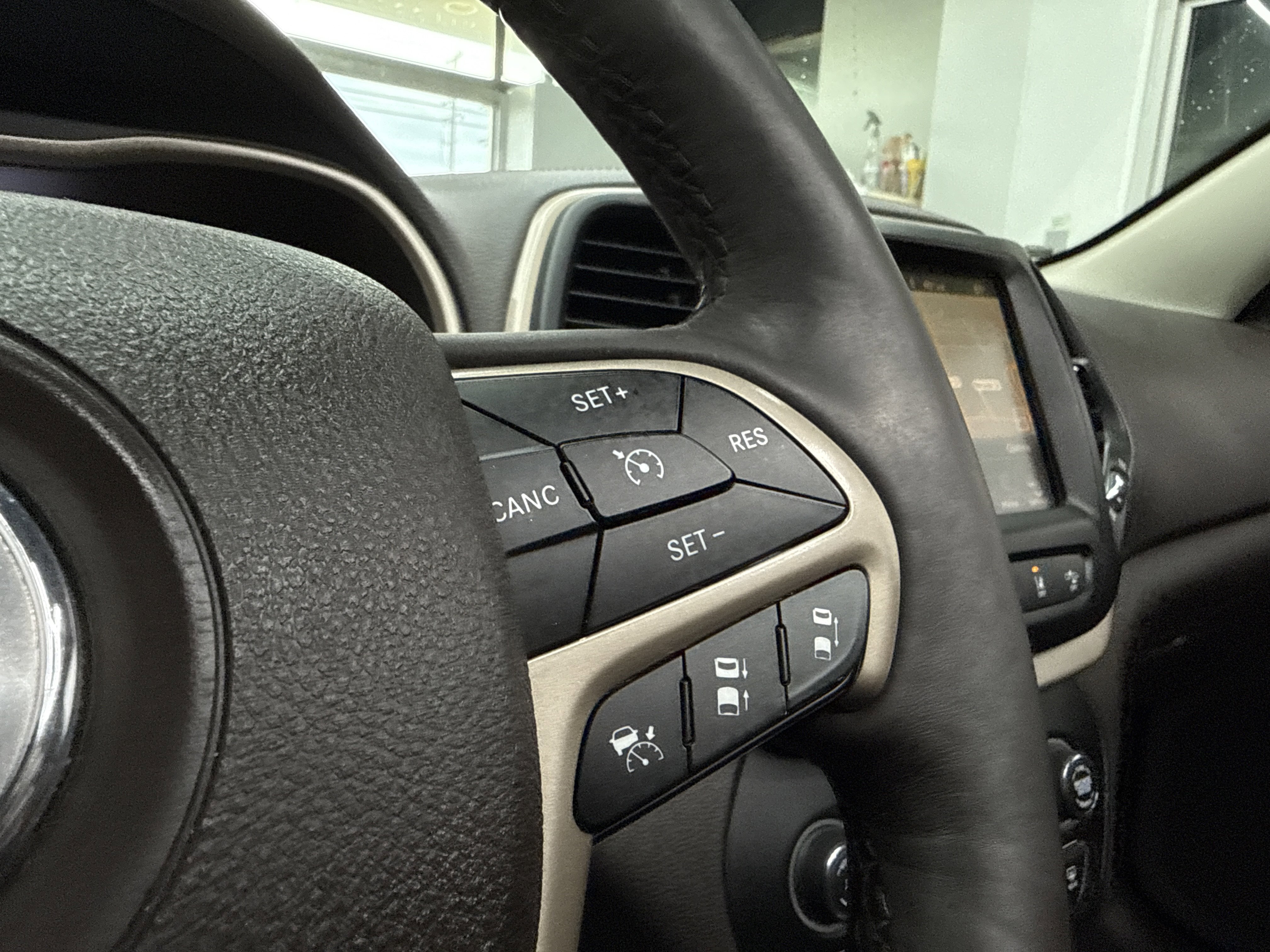 Used 2014 Jeep Cherokee Trailhawk w/ Technology Group image 18