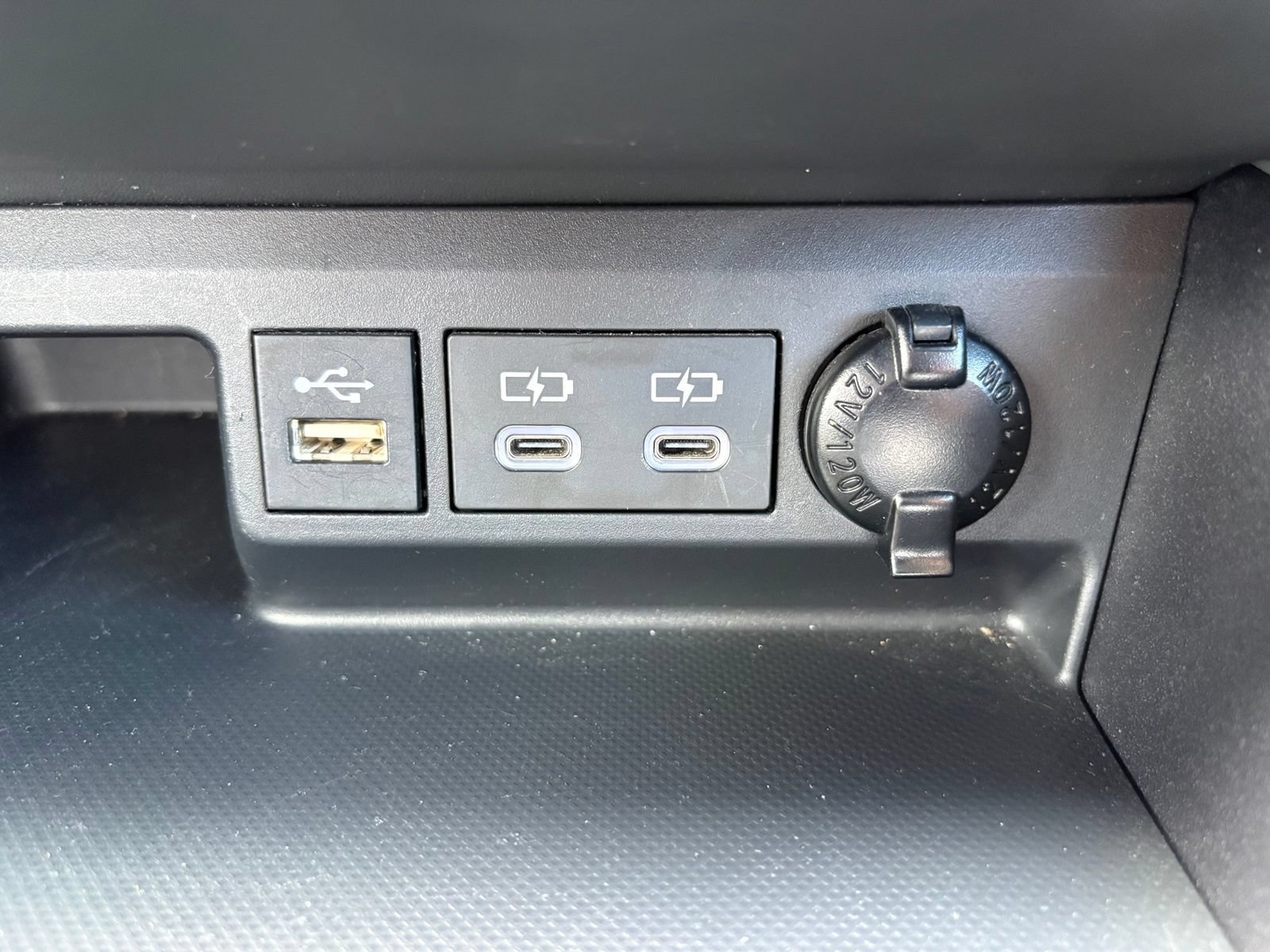 Used 2023 Toyota Highlander XLE AWD/4WD image 20