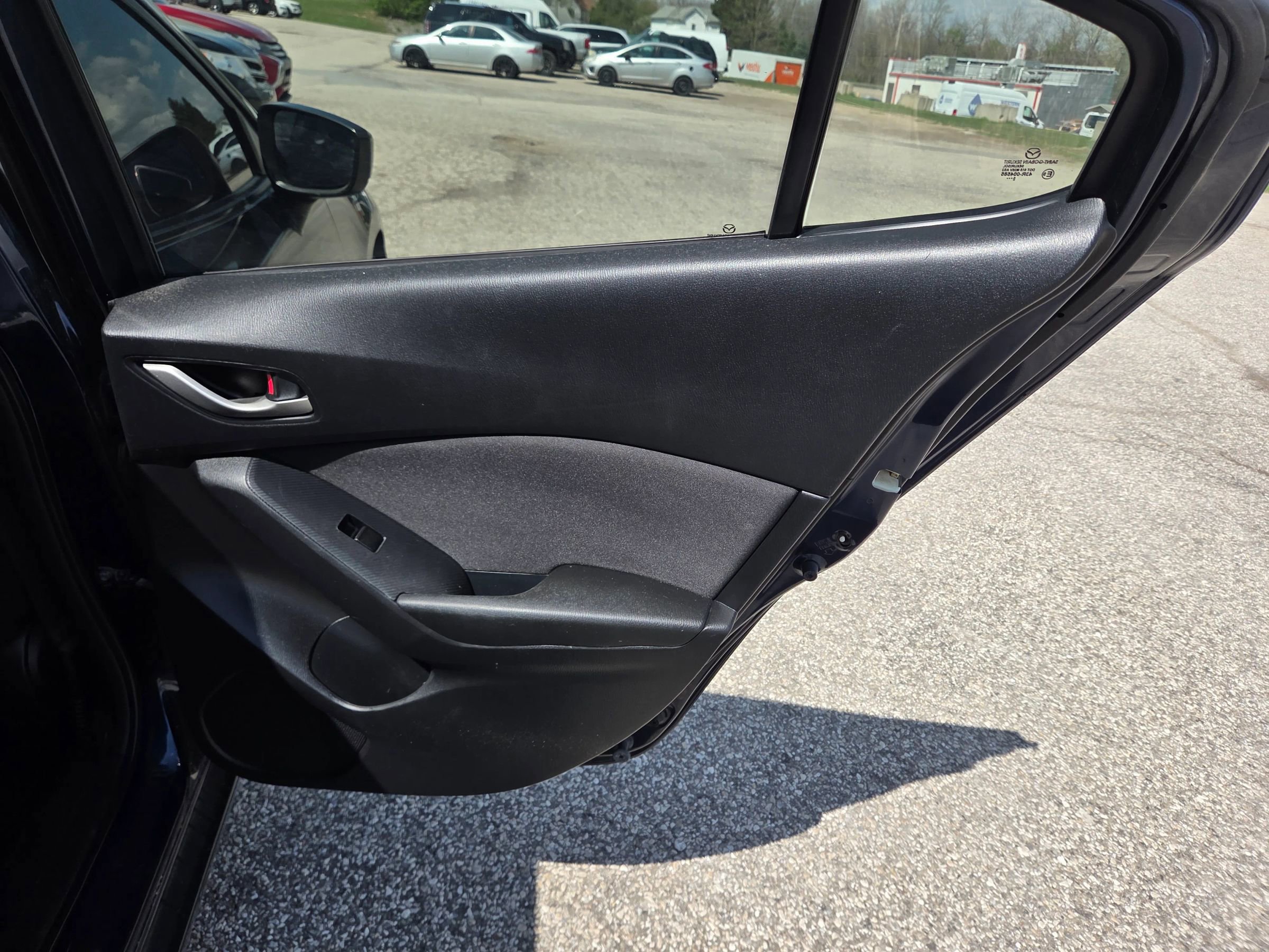 Used 2016 MAZDA MAZDA3 i Sport FWD image 21