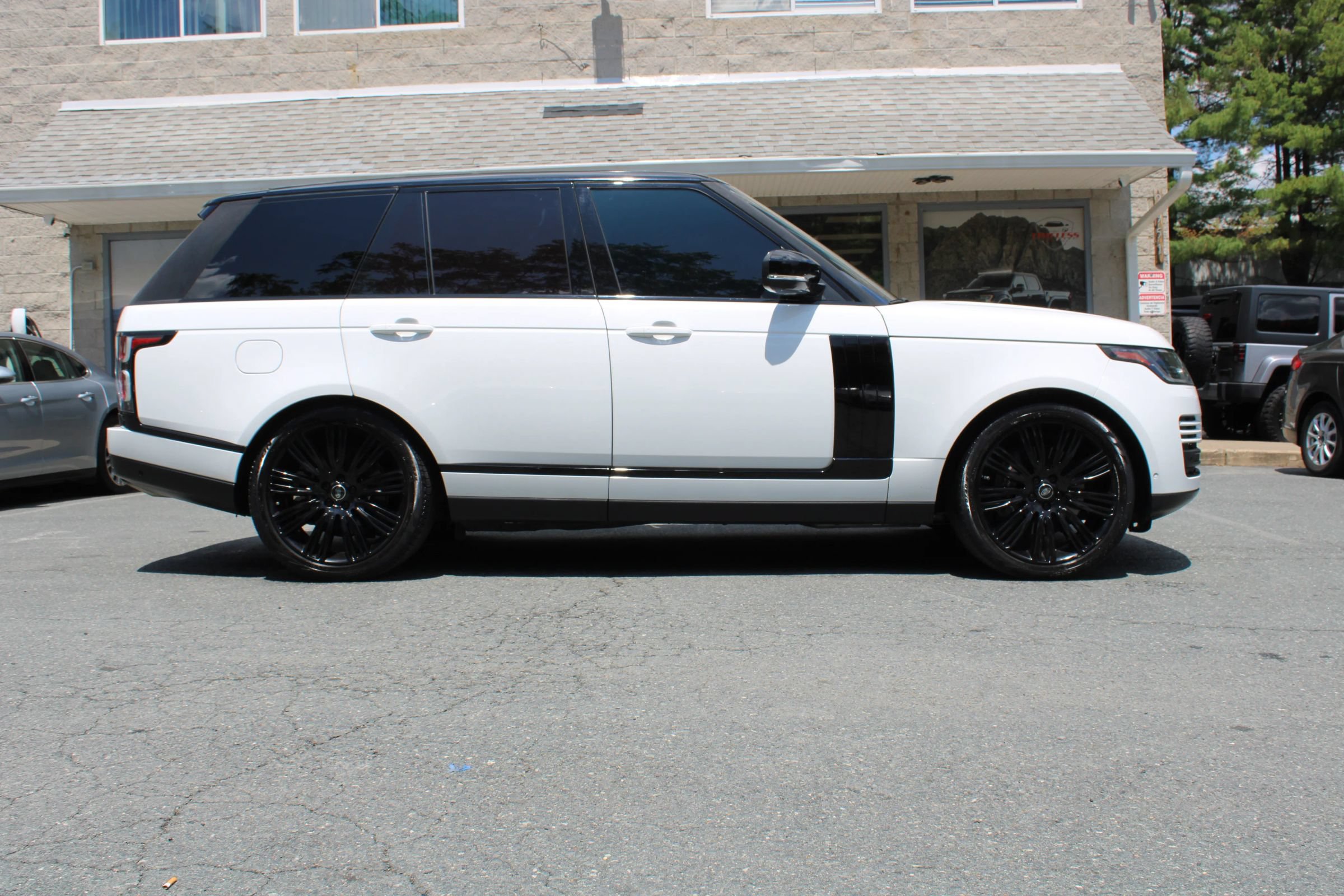 Used 2019 Land Rover Range Rover Supercharged AWD/4WD image 24