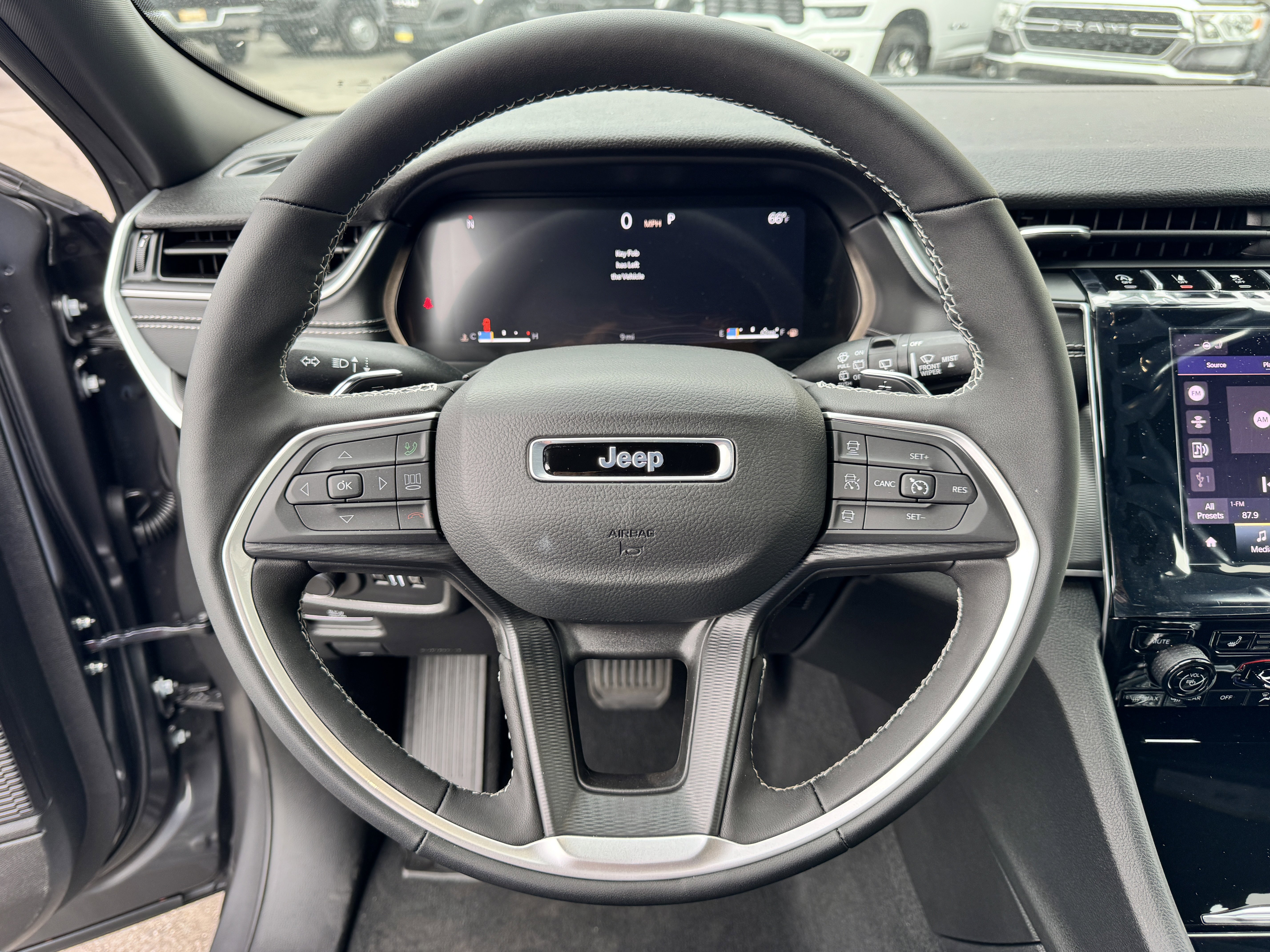 New 2025 Jeep Grand Cherokee Altitude image 23