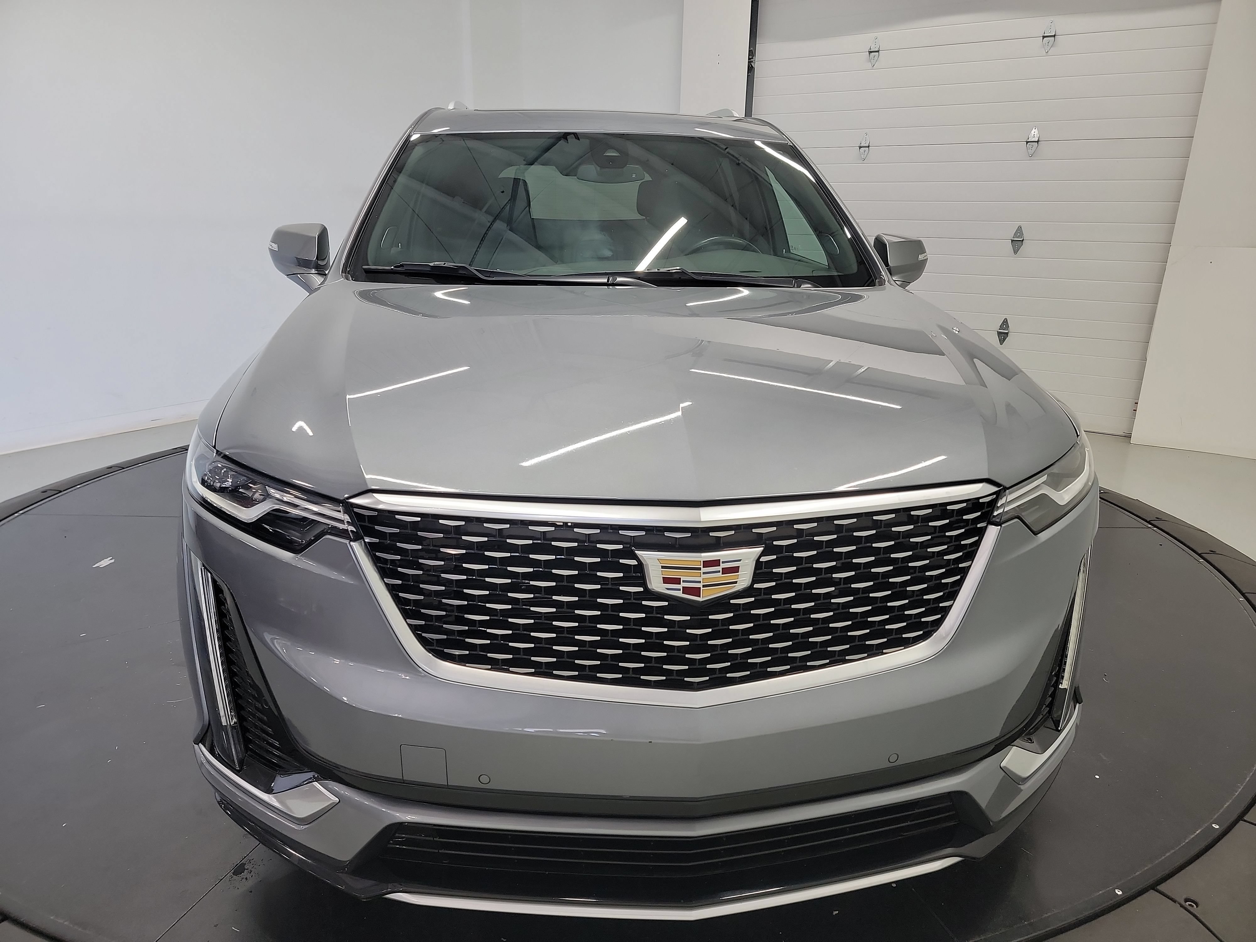 Used 2020 Cadillac XT6 Premium Luxury FWD image 2