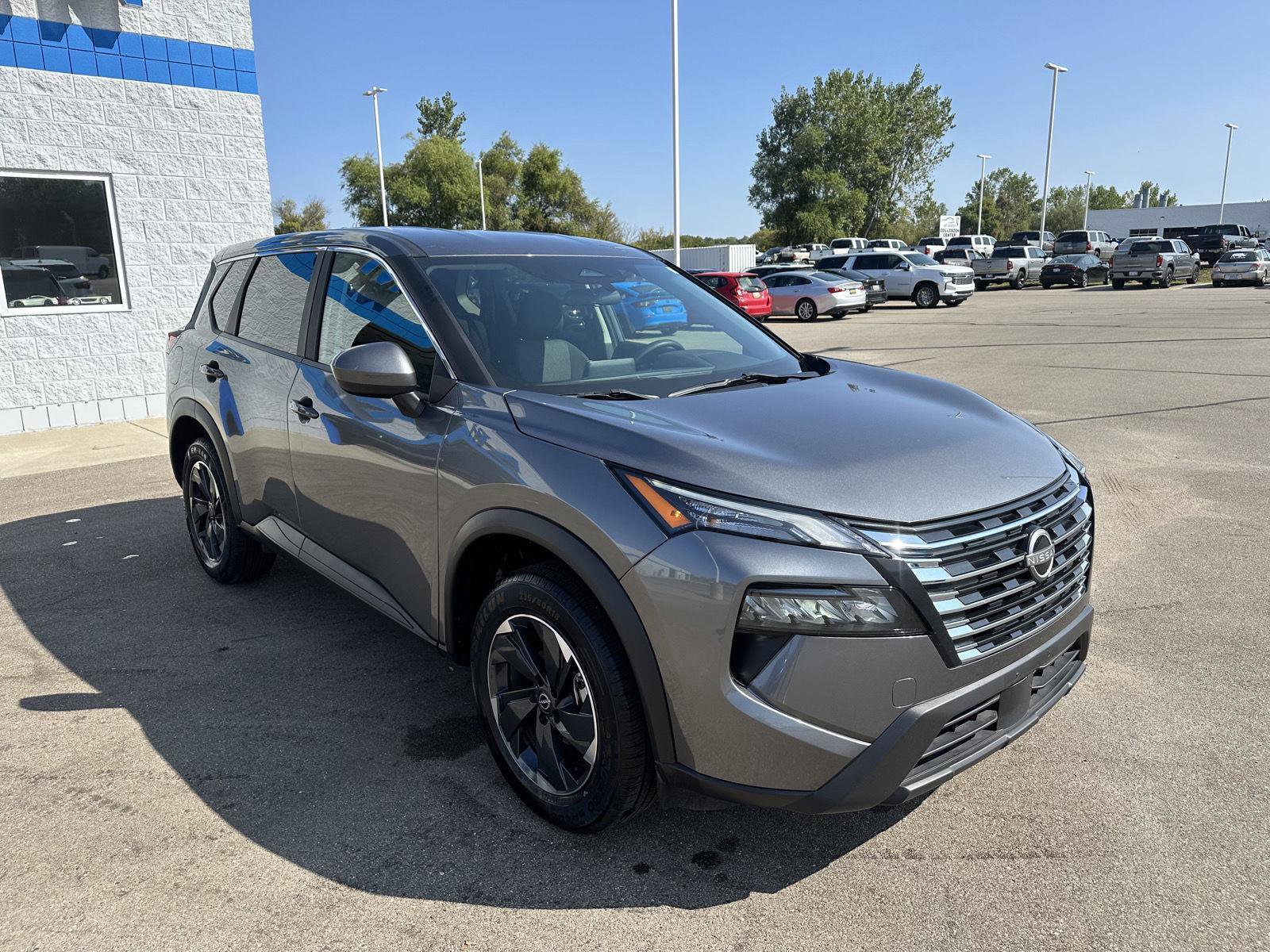 Used 2024 Nissan Rogue SV image 11