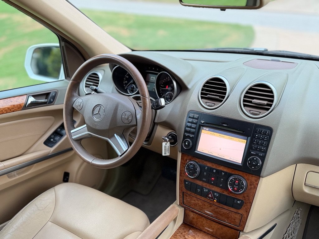Used 2009 Mercedes-Benz ML 320 BlueTEC 4MATIC image 12