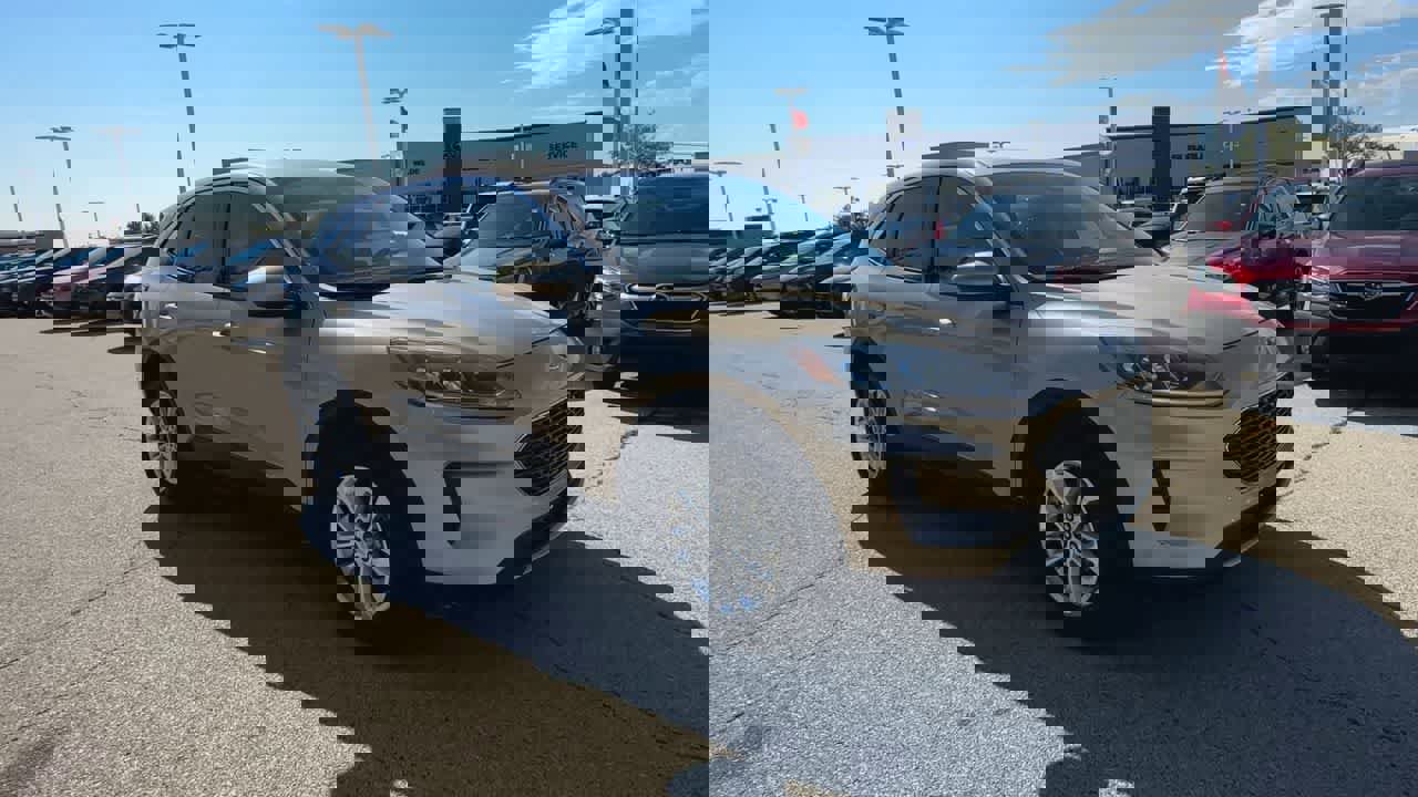 Used 2020 Ford Escape SE image 2