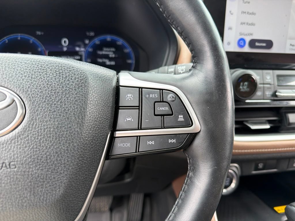 Used 2024 Toyota Grand Highlander AWD image 17