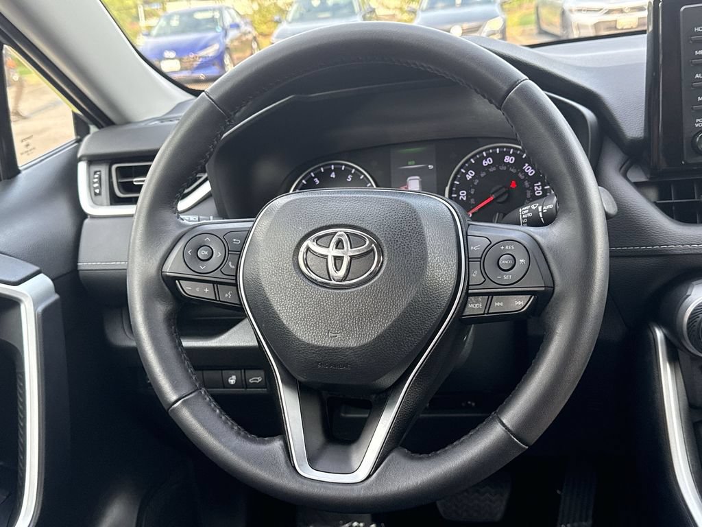 Used 2022 Toyota RAV4 XLE Premium AWD/4WD image 11