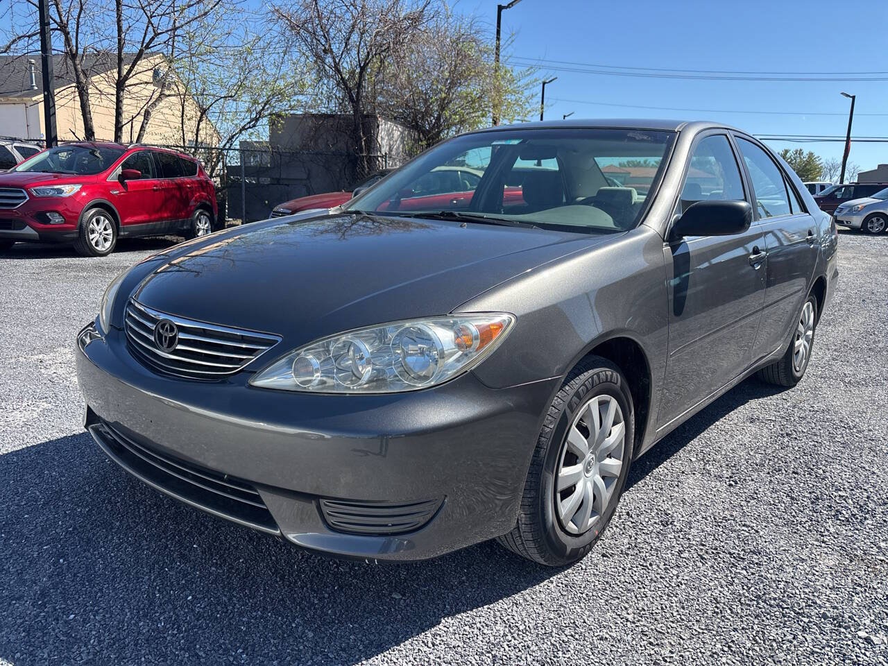 Used 2005 Toyota Camry XLE FWD image 1