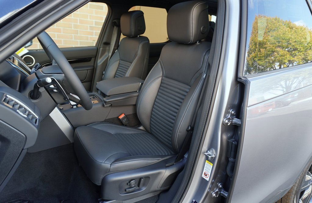 New 2025 Land Rover Discovery S image 14