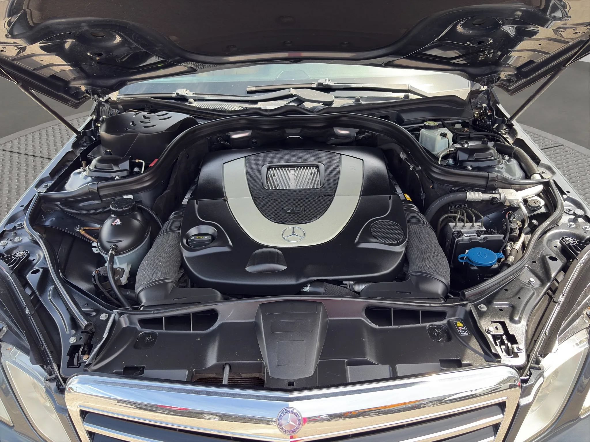 Used 2011 Mercedes-Benz E 550 Sedan image 29