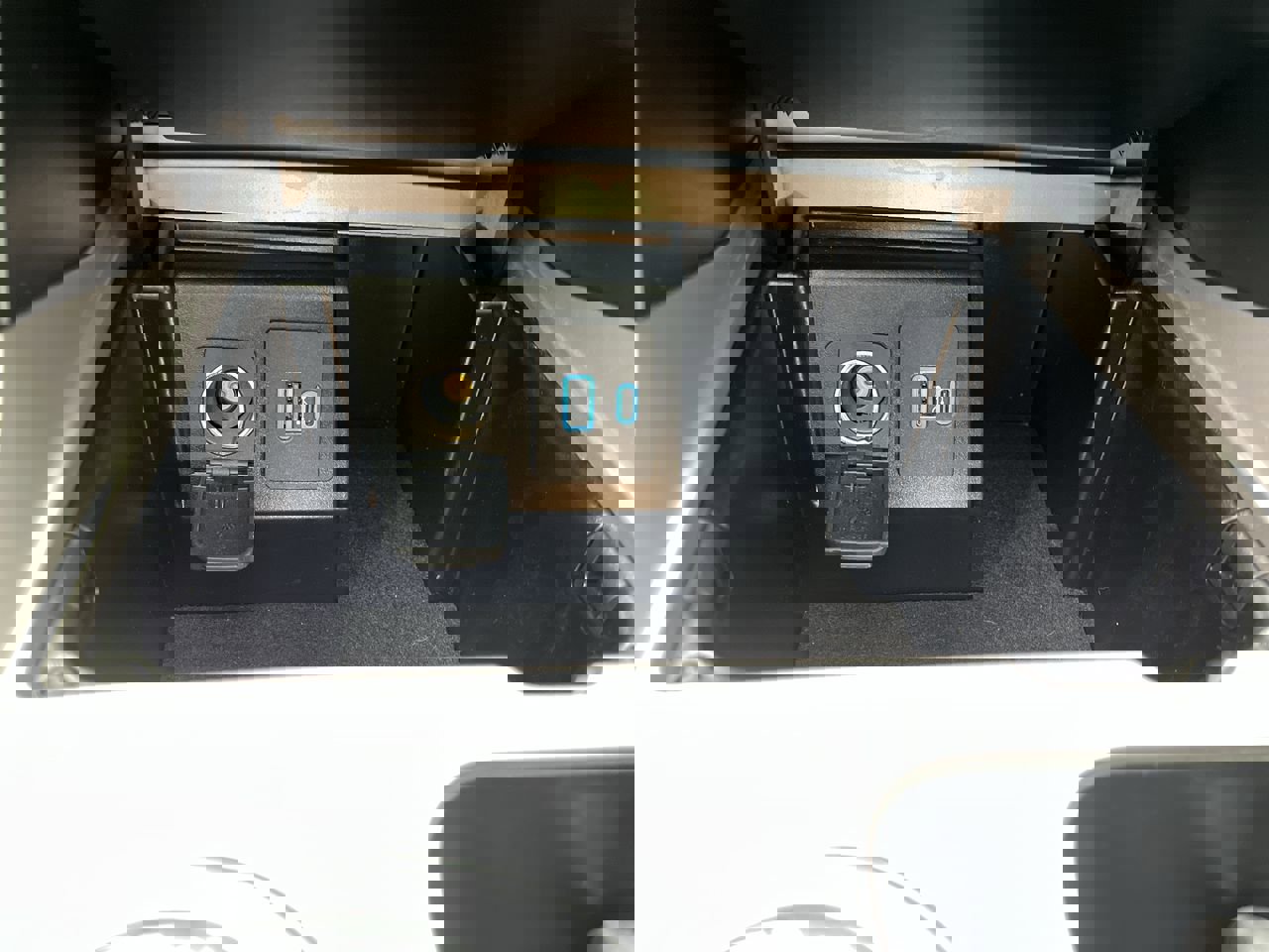 Used 2022 Ford Explorer XLT w/ Equipment Group 202A image 26