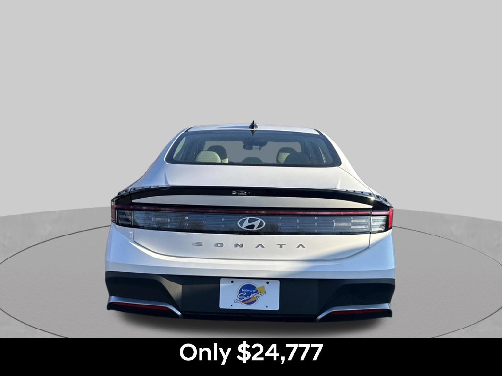 Used 2026 Hyundai Sonata SE FWD image 4