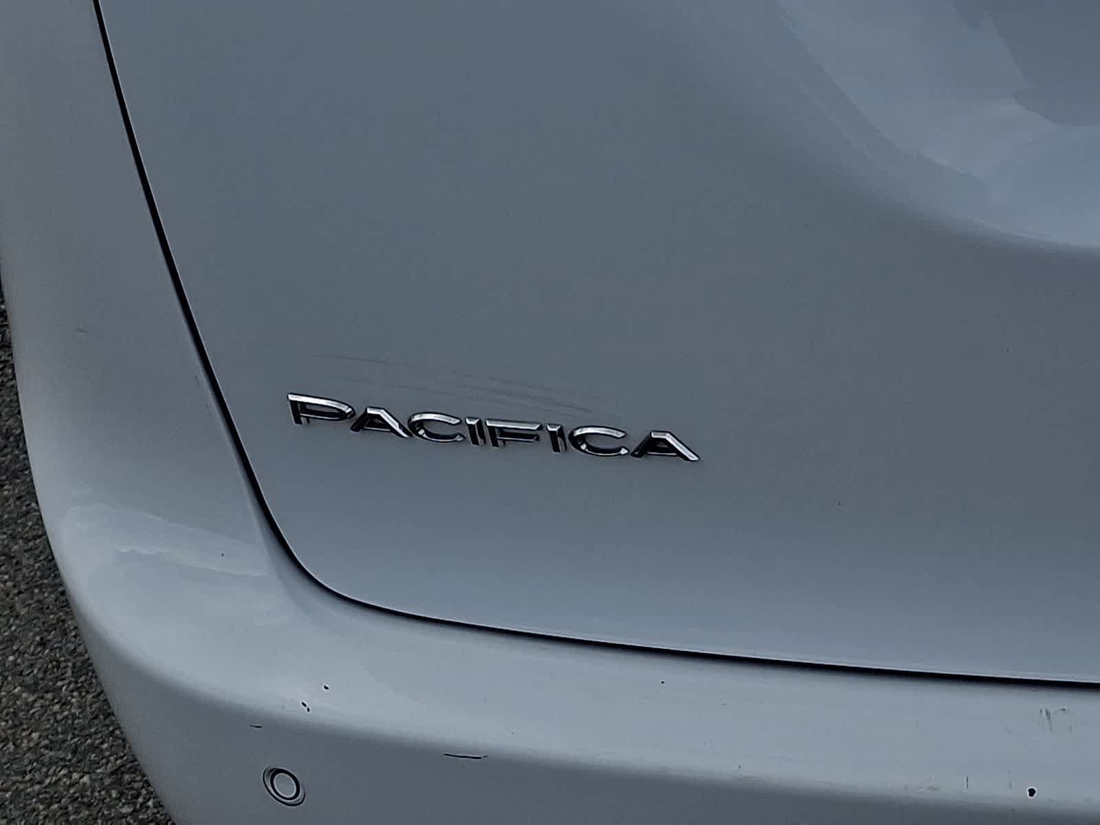 Used 2023 Chrysler Pacifica Limited FWD image 33