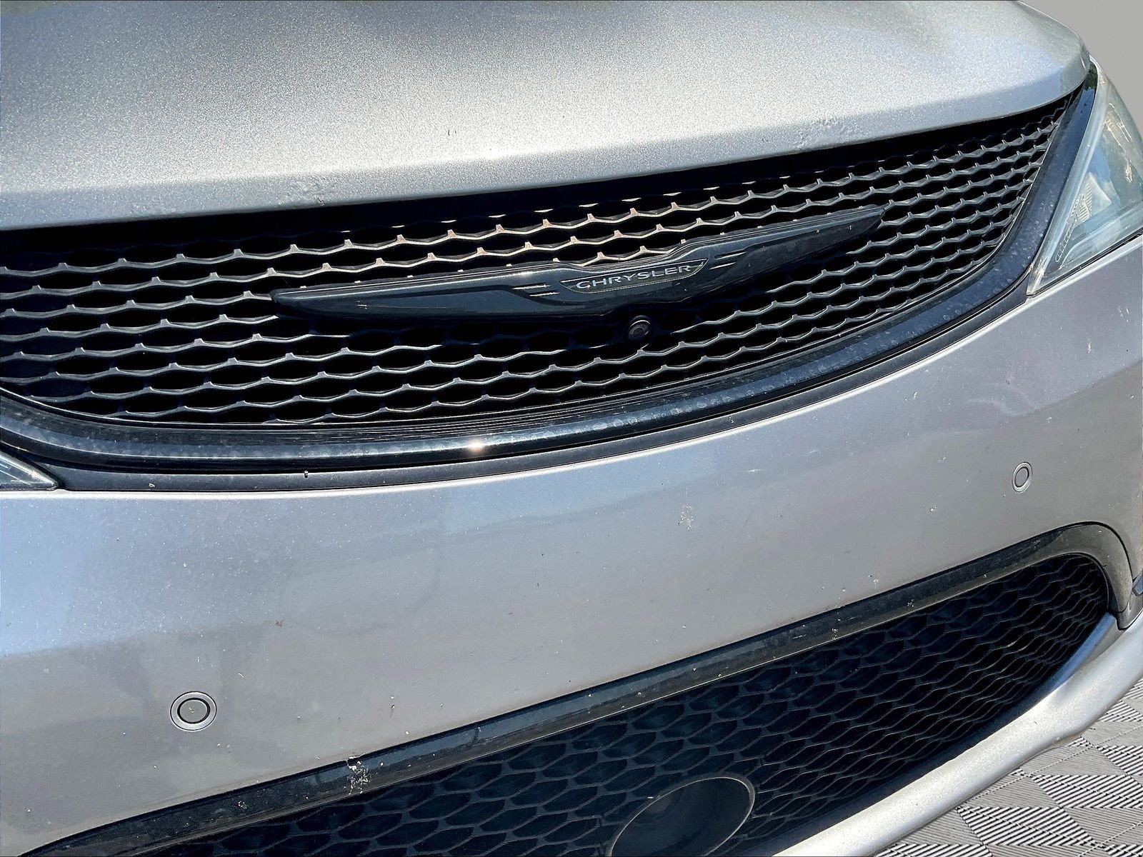 Used 2019 Chrysler Pacifica Touring Plus w/ Advanced Safetytec Group FWD image 30