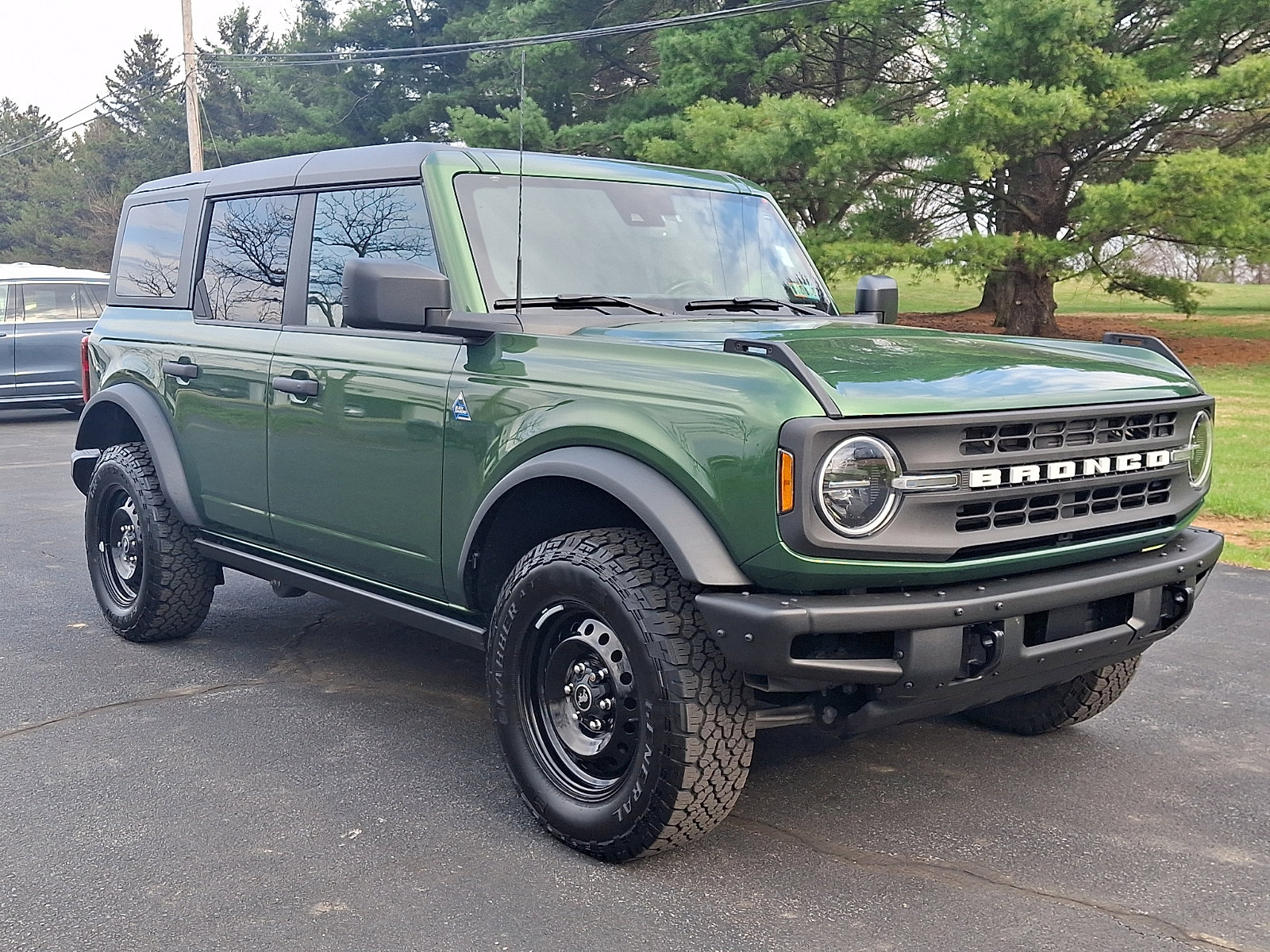 Used 2023 Ford Bronco Black Diamond image 3