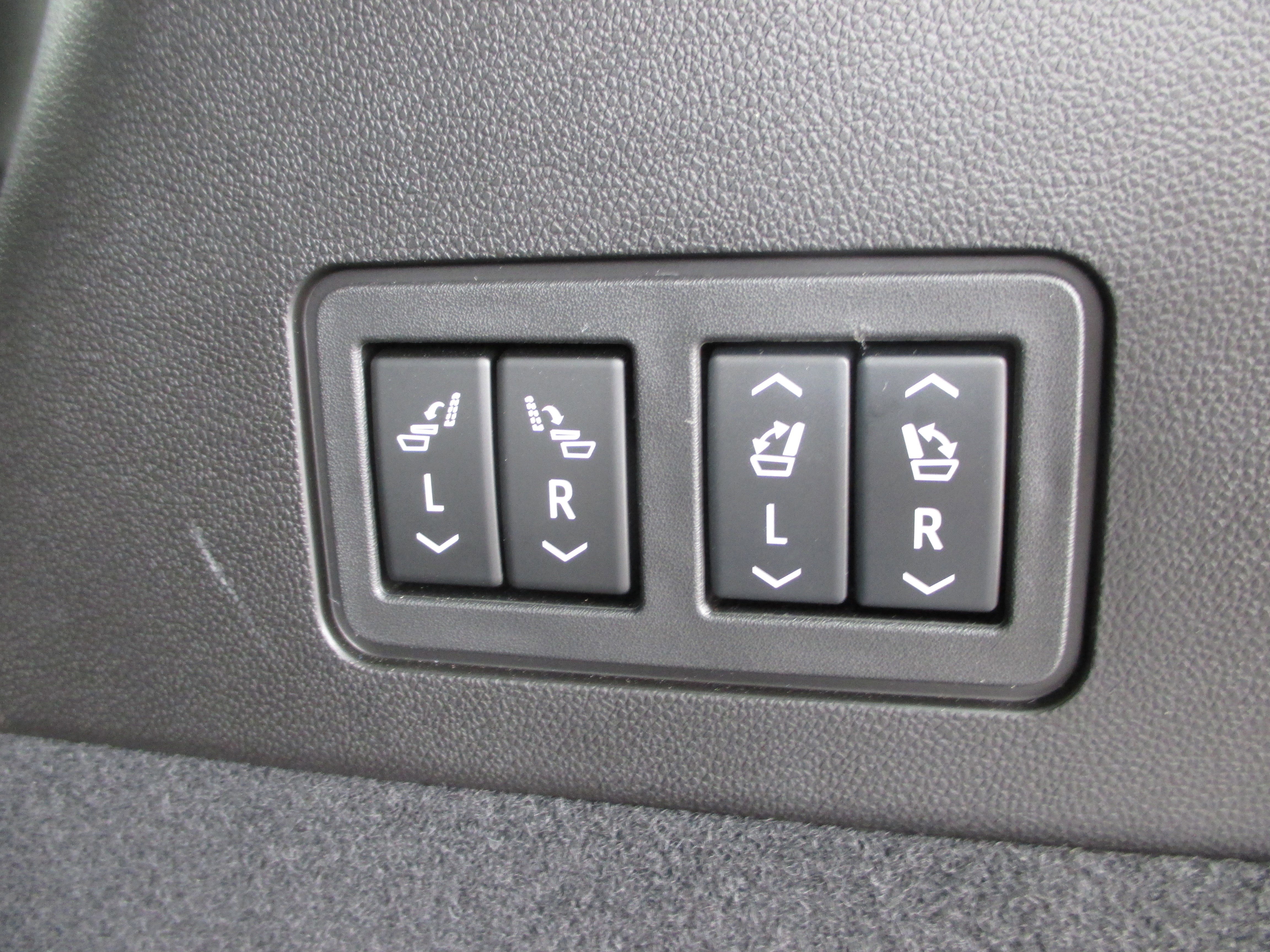 Used 2025 Cadillac XT6 Premium Luxury image 12