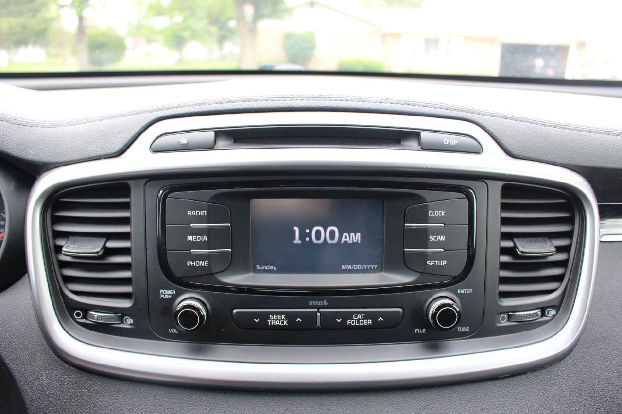 Used 2017 Kia Sorento FWD image 21