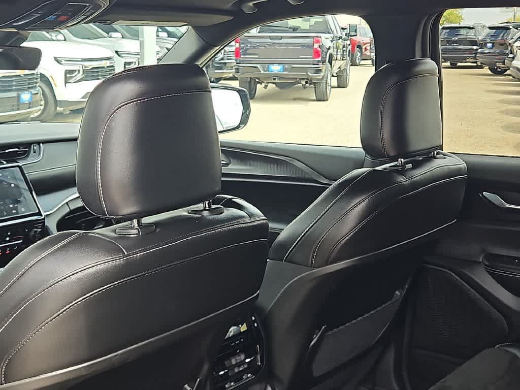 Used 2025 Jeep Grand Cherokee L Laredo RWD image 16