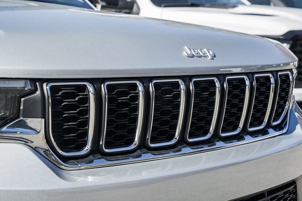 New 2025 Jeep Grand Cherokee Laredo X w/ Luxury Tech Group I image 12