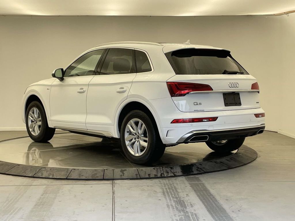 Certified 2023 Audi Q5 2.0T Premium w/ Convenience Package image 3