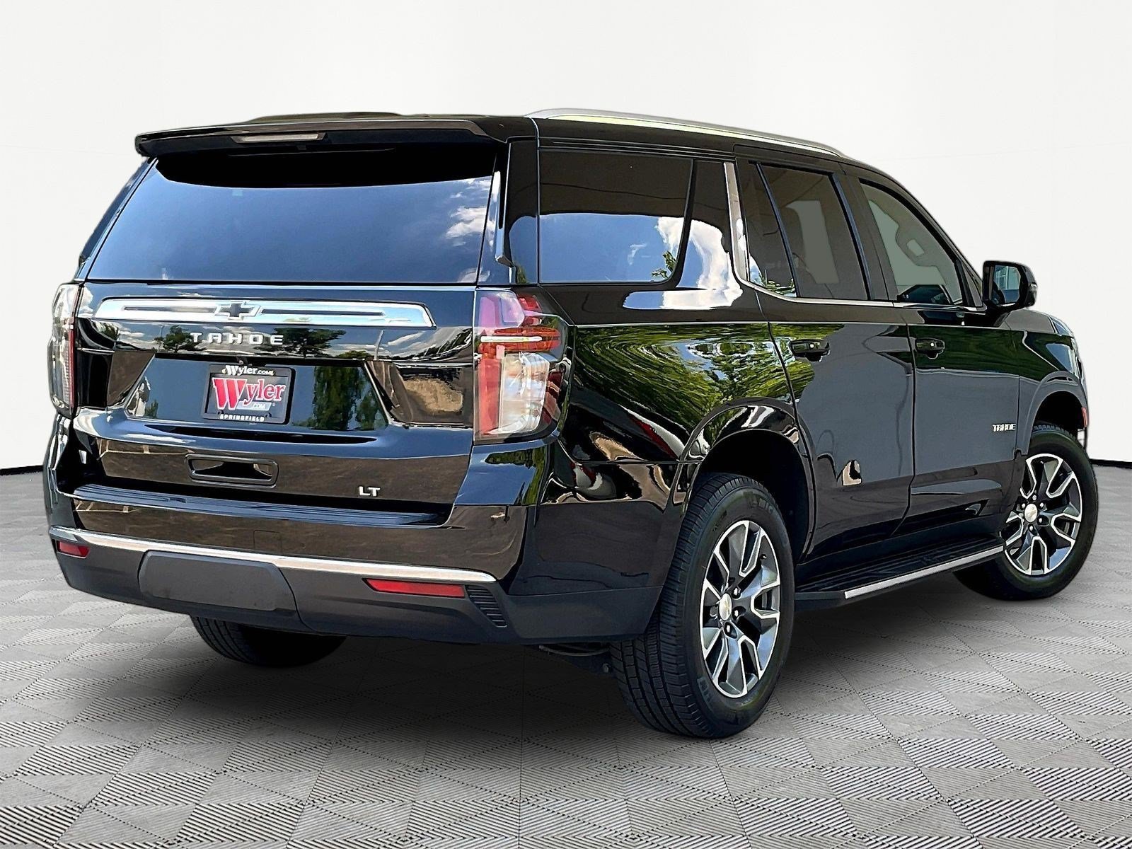 Used 2021 Chevrolet Tahoe LT w/ LT Signature Package AWD/4WD image 6