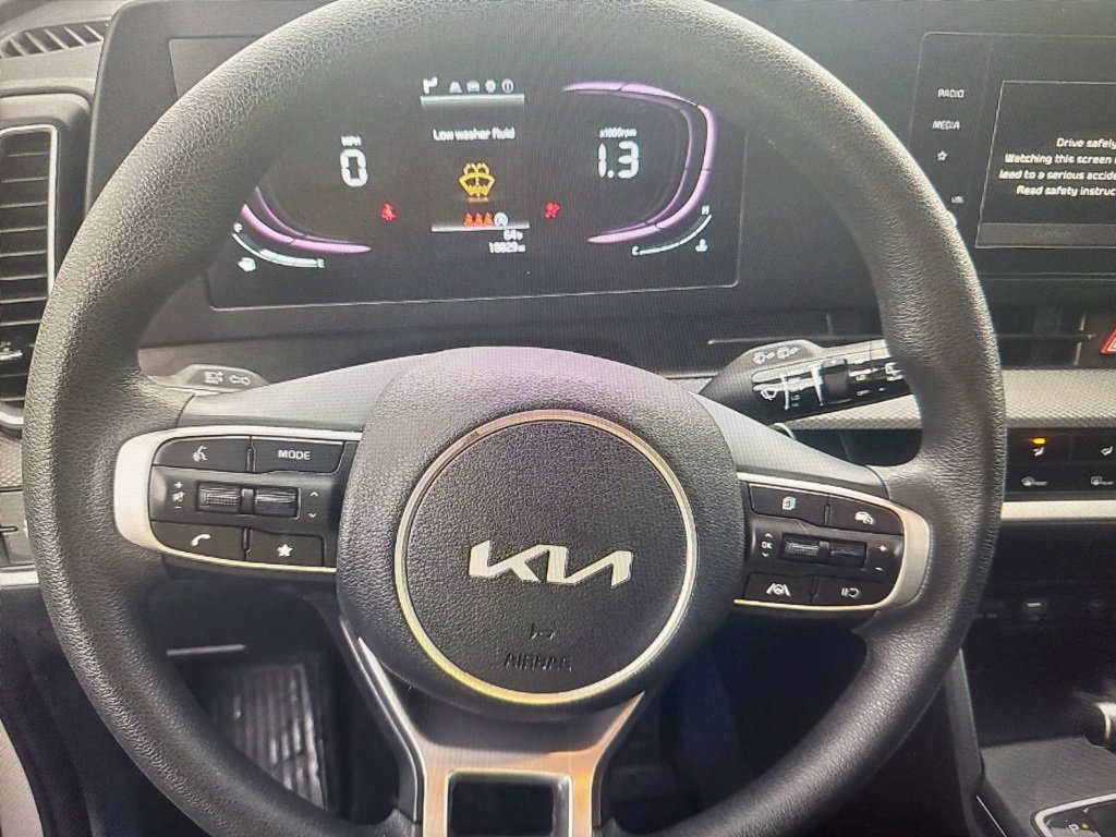 Used 2025 Kia Sportage LX image 10