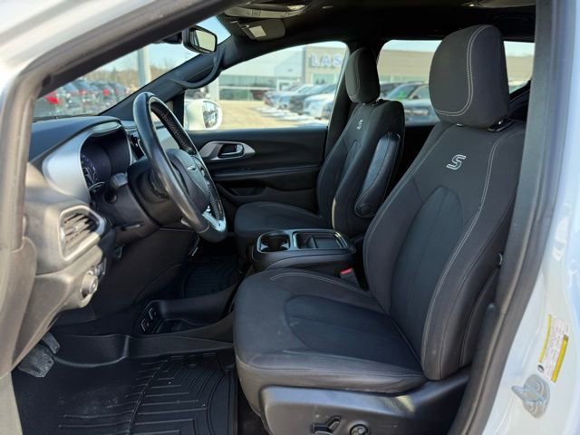 Used 2020 Chrysler Pacifica Touring w/ Advanced Safetytec Group image 11