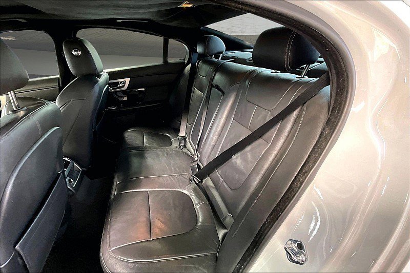 Used 2015 Jaguar XF Portfolio RWD image 23