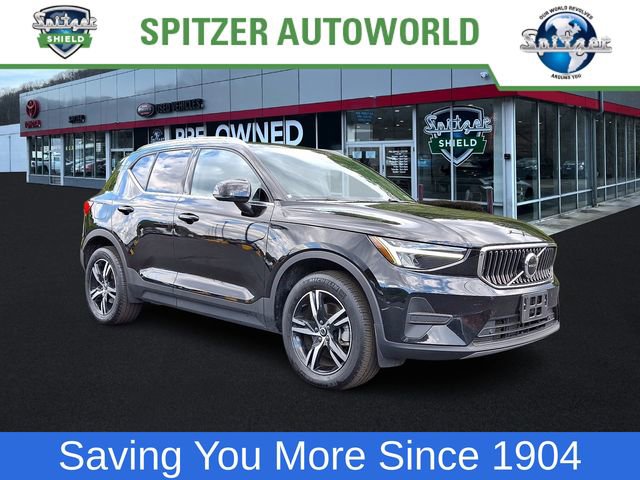 Used 2025 Volvo XC40 B5 Core image 1