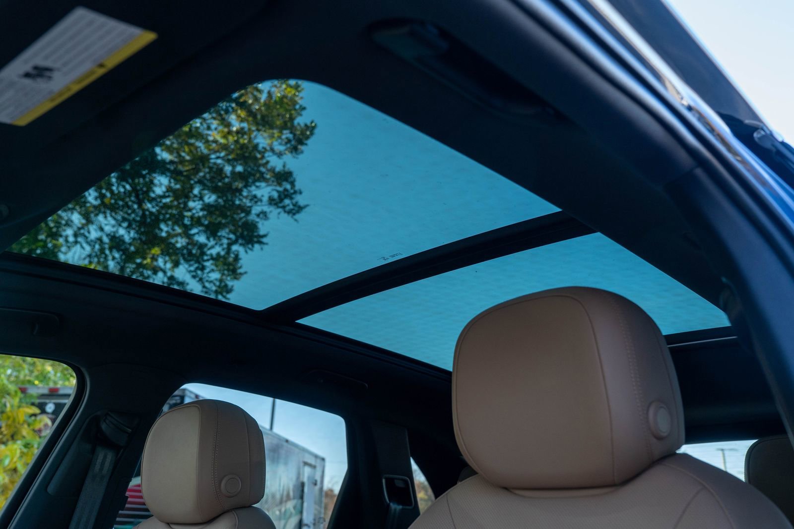 Used 2025 Porsche Cayenne image 32