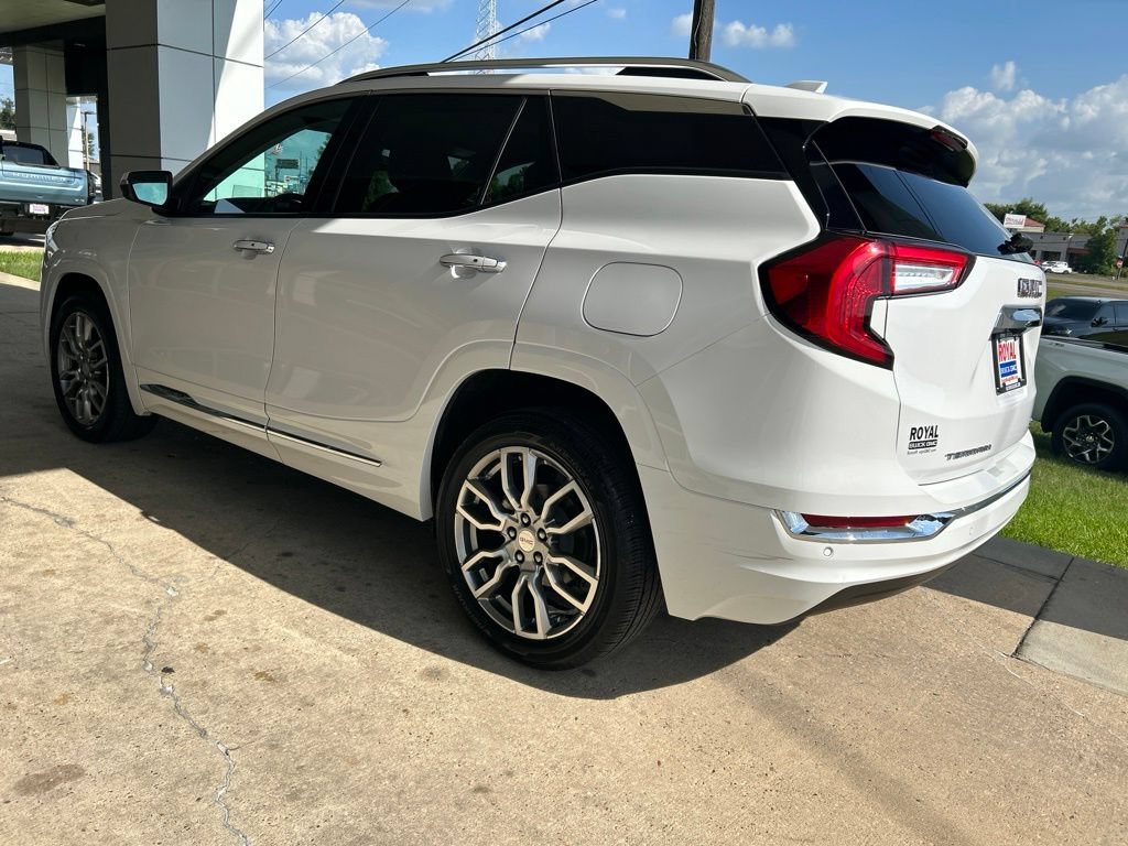 Used 2023 GMC Terrain Denali w/ LPO, Floor Liner Package AWD/4WD image 5