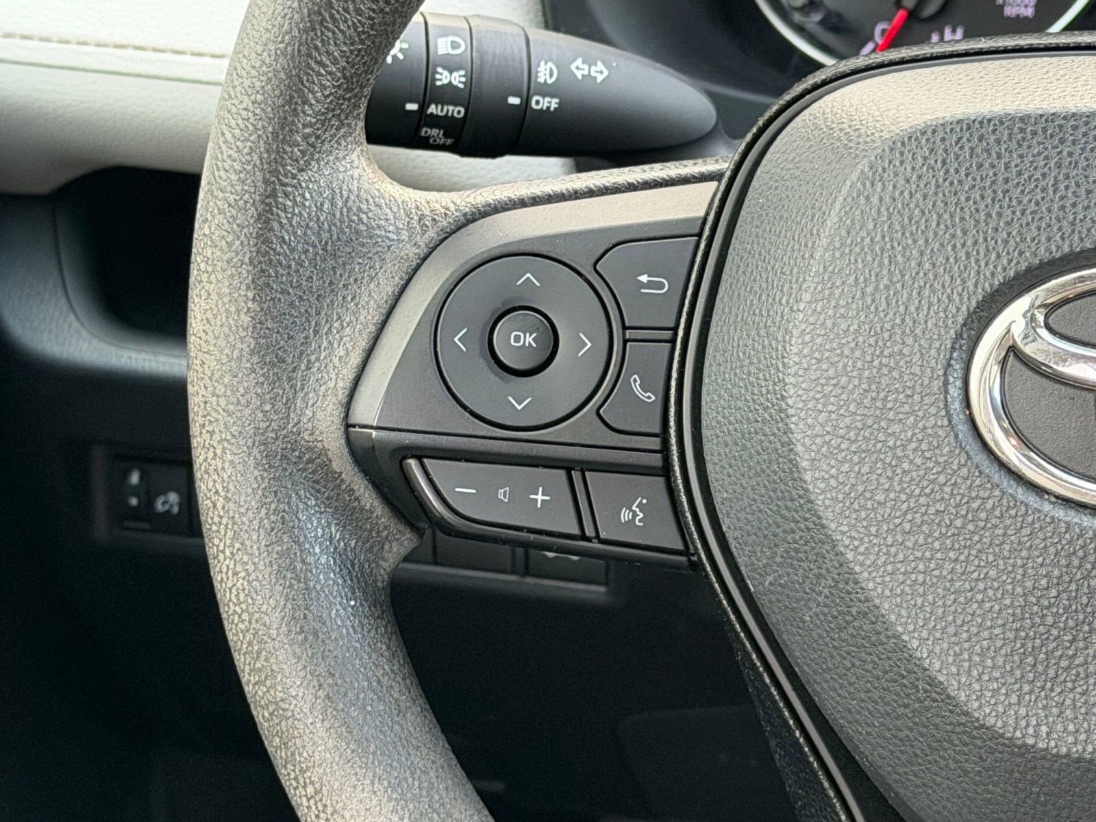 Used 2021 Toyota RAV4 XLE w/ Convenience Package AWD/4WD image 17