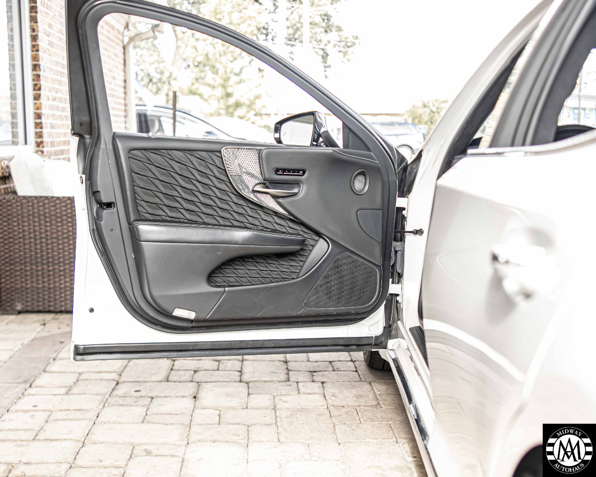 Used 2020 Lexus LS 500h AWD image 34