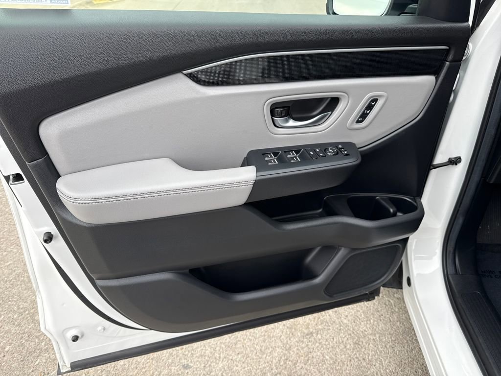 Used 2025 Honda Pilot Elite image 9
