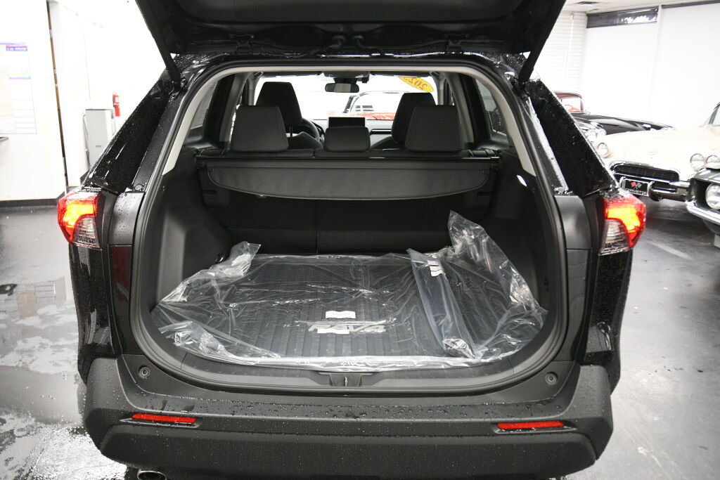 Used 2025 Toyota RAV4 XLE image 23