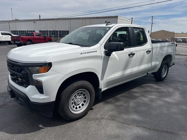 Used 2022 Chevrolet Silverado 1500 W/T w/ Trailering Package AWD/4WD image 2